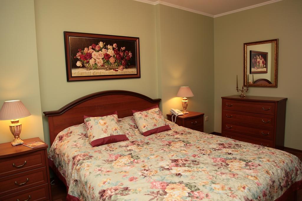 Hotel Evraziya Kemerovo Oda fotoğraf